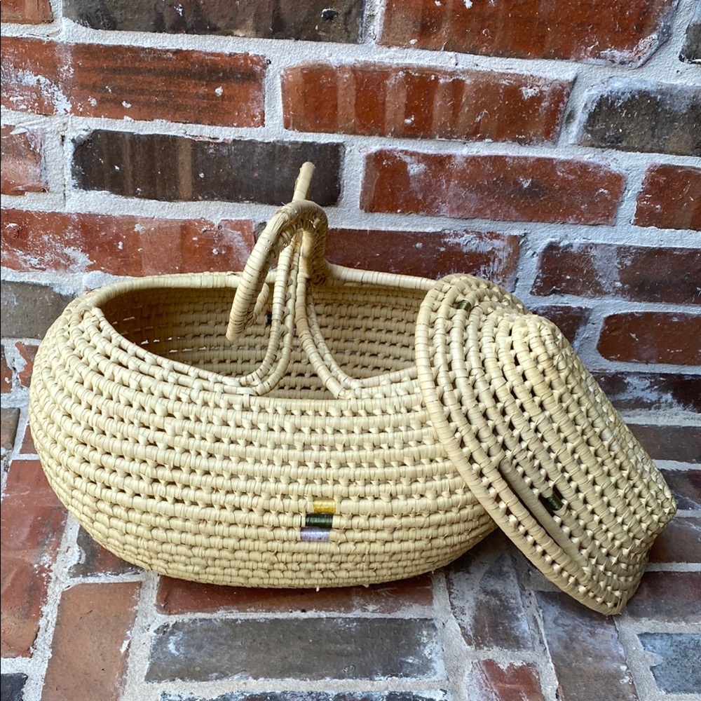 Handcrafted Woven Oval Handbag with Lid